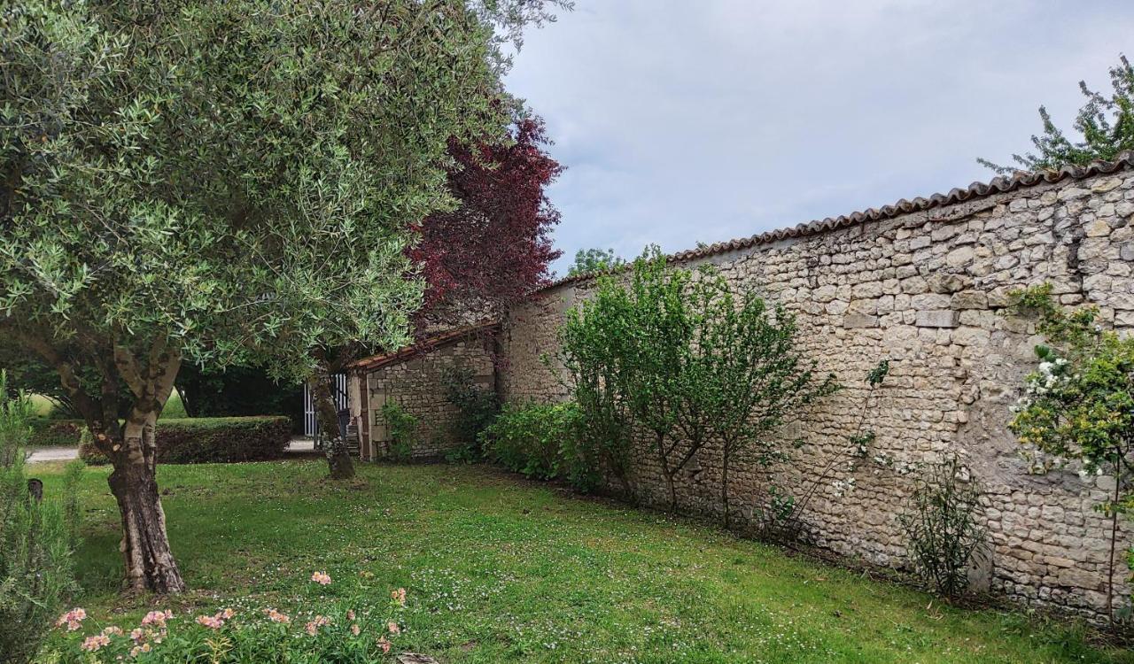 Domaine De Pladuc Bed & Breakfast Lachaise ภายนอก รูปภาพ